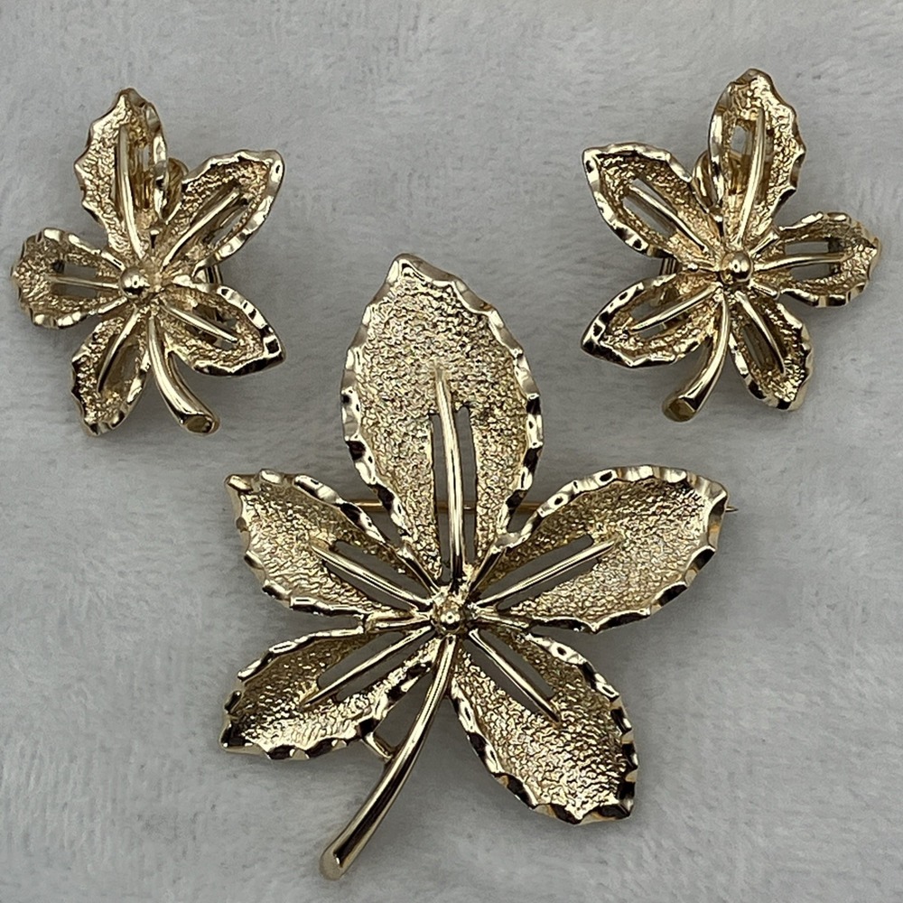 Vtg 1968 Sarah Coventry Ivy Leaf Gold Tone Brooch Clip Earrings Set Demi Parure